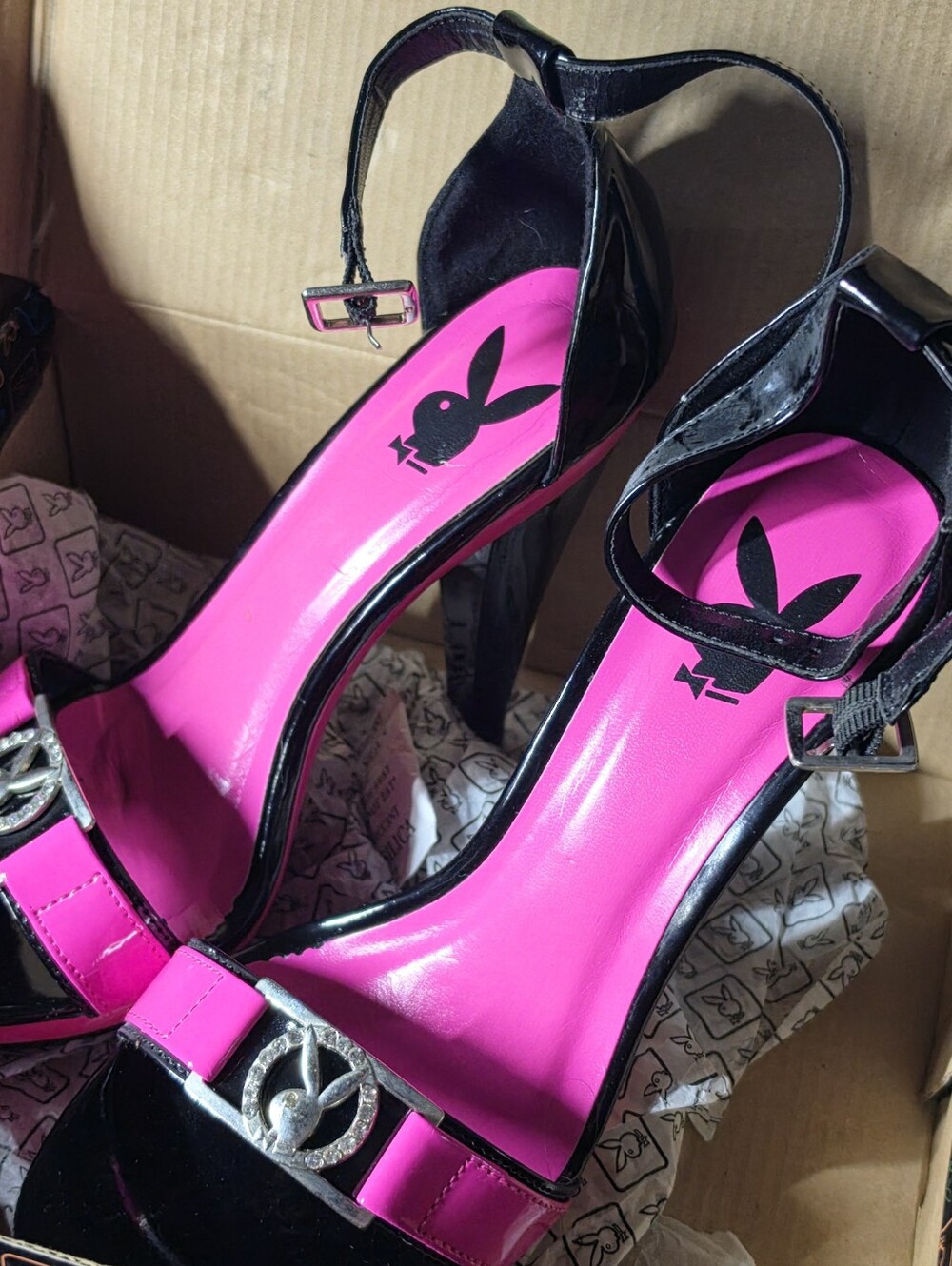 PLAYBOY Black Patent Ankle-Strap Heels with Hot Pink Insole. Britney. Sz 7. EUC